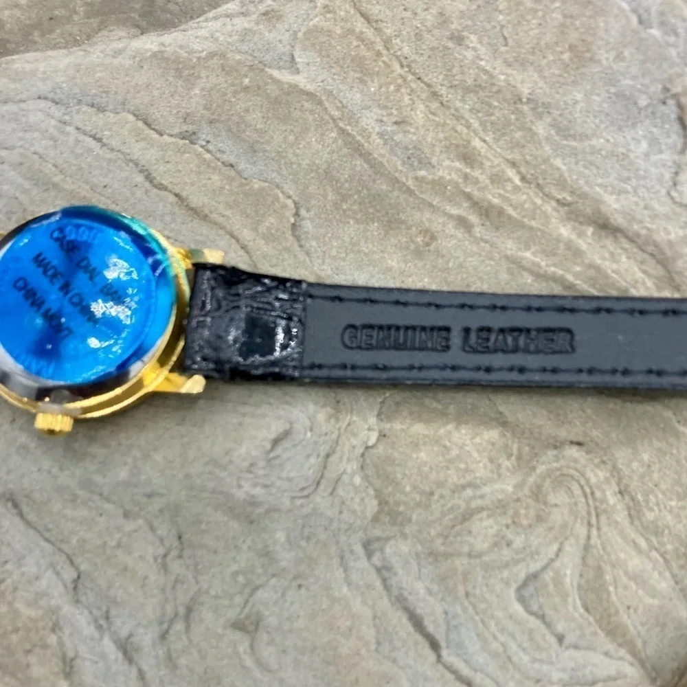 NWT Diamond Quartz Ladies Watch, gold trim, leather band,‎ new Duracell Battery